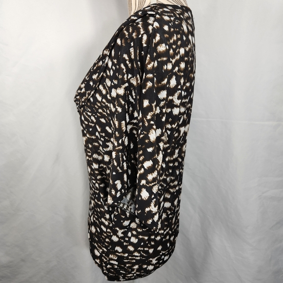 Isabella Rodriguez Black Brown White Print Short Sleeve Drape Neck Top Sz Small - Picture 4 of 9